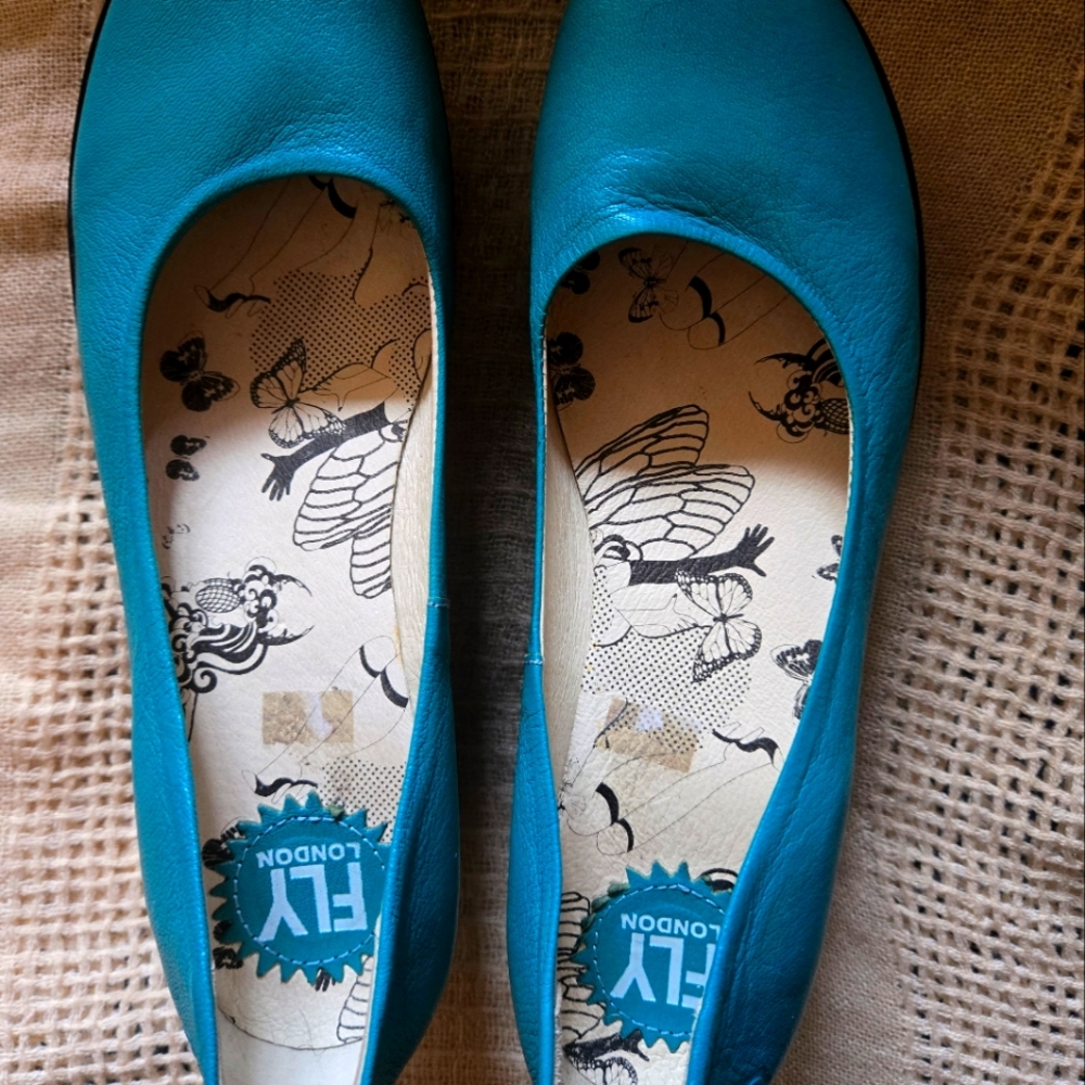 London Fly Size 37 Wedge heels